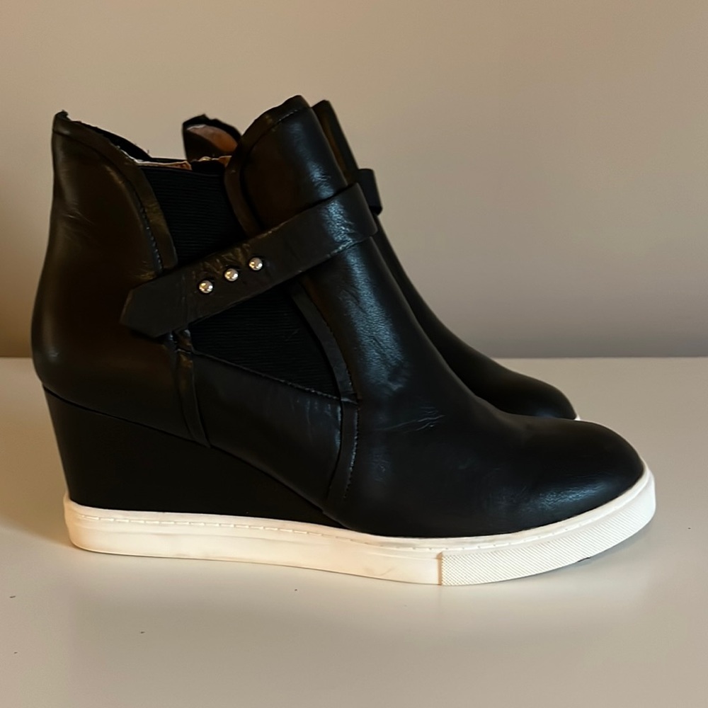 Women’s BNWT Paola wedge